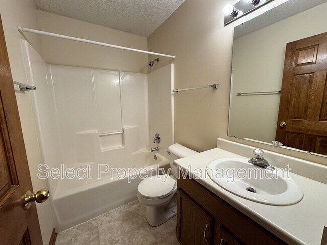 Building Photo - 7459 Montclair Dr