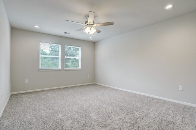 Building Photo - 725 W Foley St