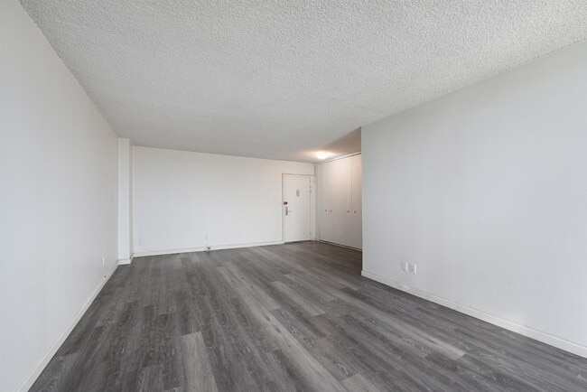 Building Photo - 100 Manhattan Ave