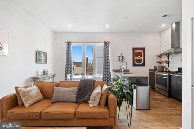 Building Photo - 1617 Hope St