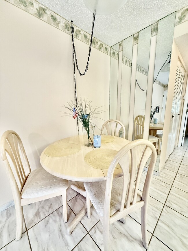 Building Photo - 1235 S Highland Ave