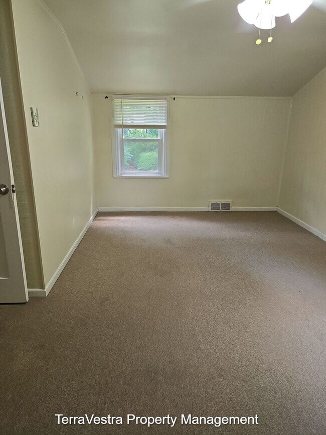 Building Photo - Now Showing for 2026-2027 School Year Glas...