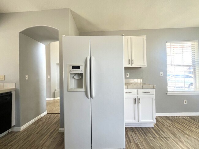 Building Photo - 3-Bedroom, 2-Bath House - Las Vegas, NV