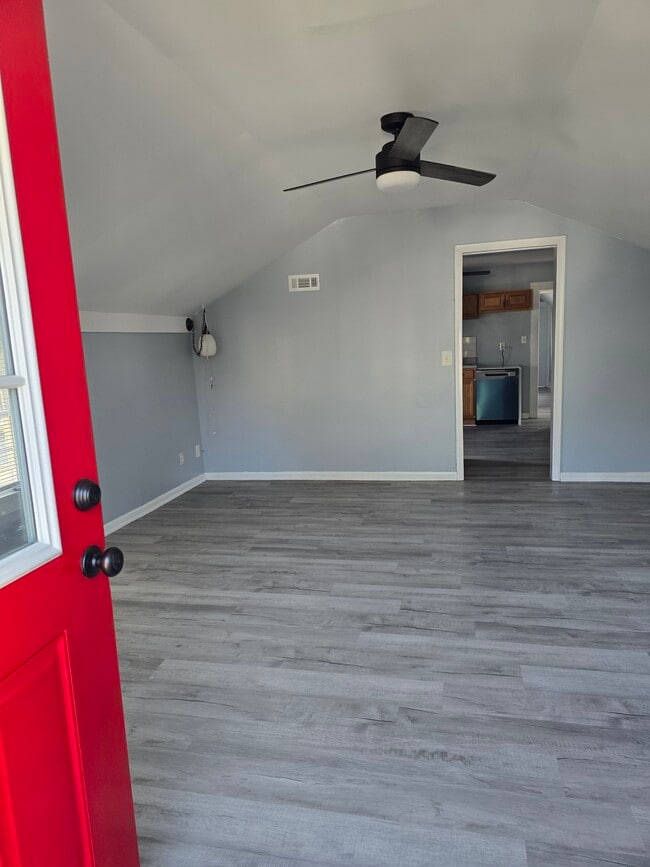 Building Photo - BEAUTIFULLY RENOVATED 2 BEDROOMS WITH BALCONY