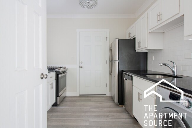 Building Photo - 1417 W Hutchinson St