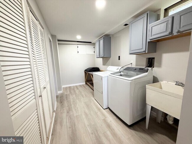 Building Photo - 2 Cinnabar Ct