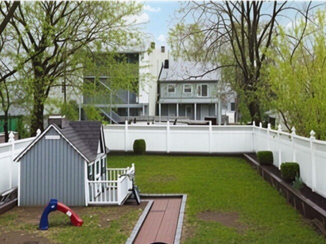 Building Photo - 35 Elm St