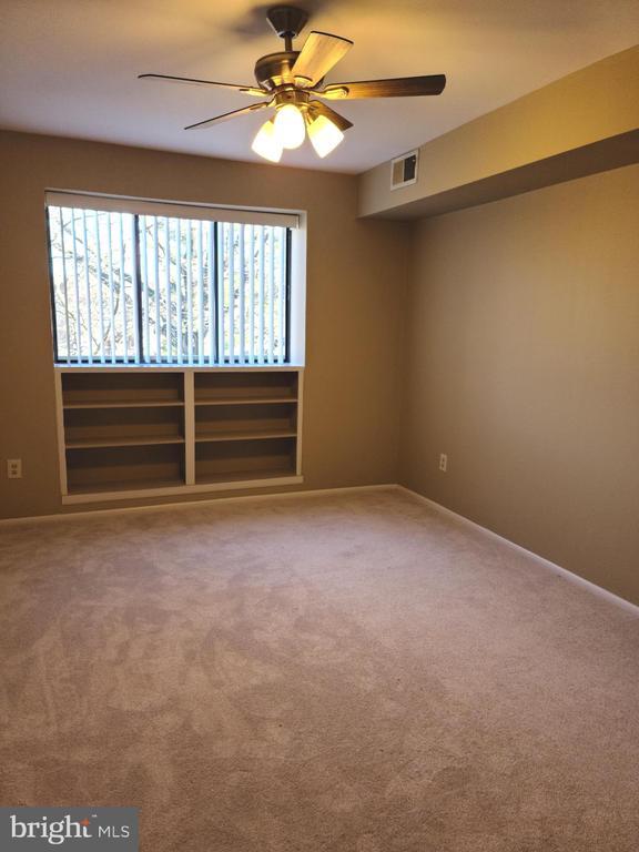 Building Photo - 2068 Royal Fern Ct
