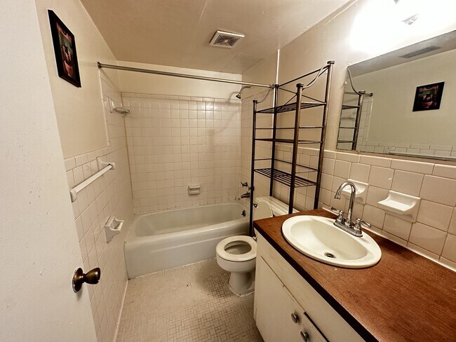 Building Photo - 1315 SE Silver Springs Pl