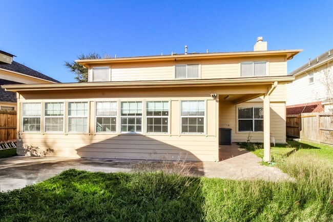 Building Photo - 4342 Lakewood Dr