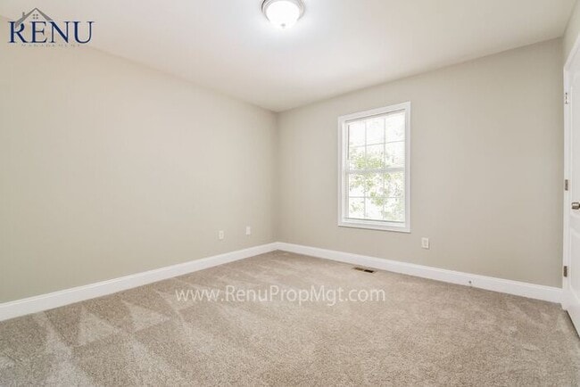 Building Photo - Fall Special: 1/2 off your first month! Av...