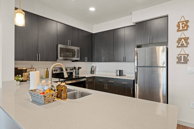 Building Photo - 711 W Broadway Rd