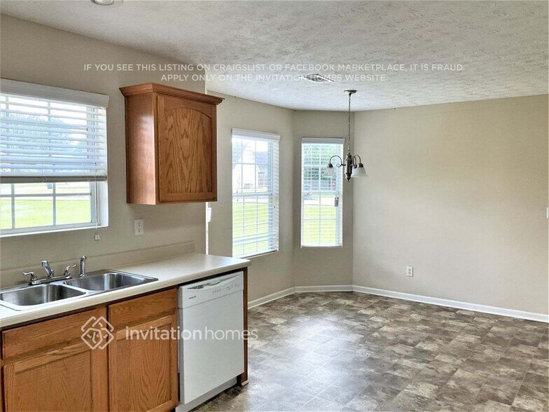 Building Photo - 4030 Hollow Springs Tr SE