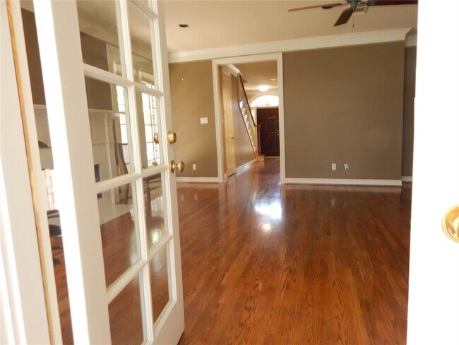 Building Photo - 5583 Beverly Hill St