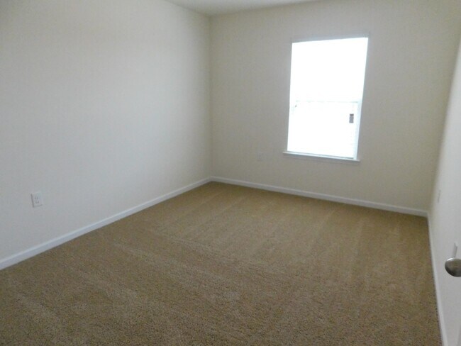 Building Photo - Brand New! 4 bed, 2.5 bath