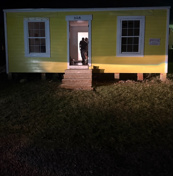 Building Photo - 320 W College St