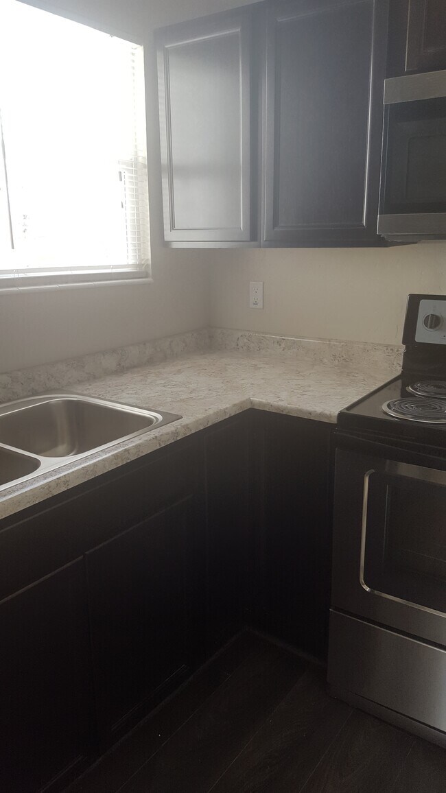 Building Photo - 6th Street, LLC