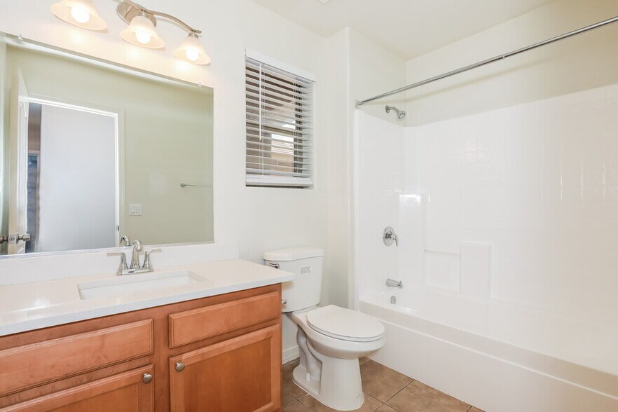 Building Photo - 1977 W Vineyard Plains Dr