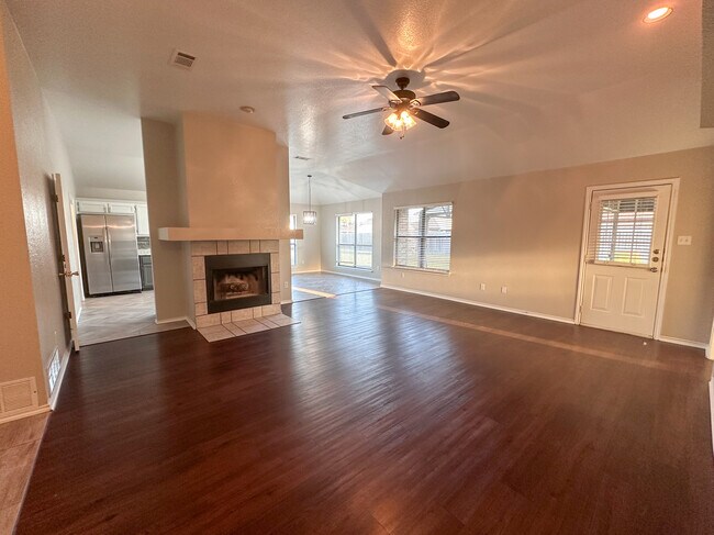 Building Photo - 2701 Littlepine Dr