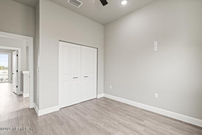 Building Photo - 5405 Heckscher Dr