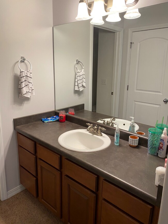Building Photo - Beautiful 3-Bedroom Townhome in a Prime Location