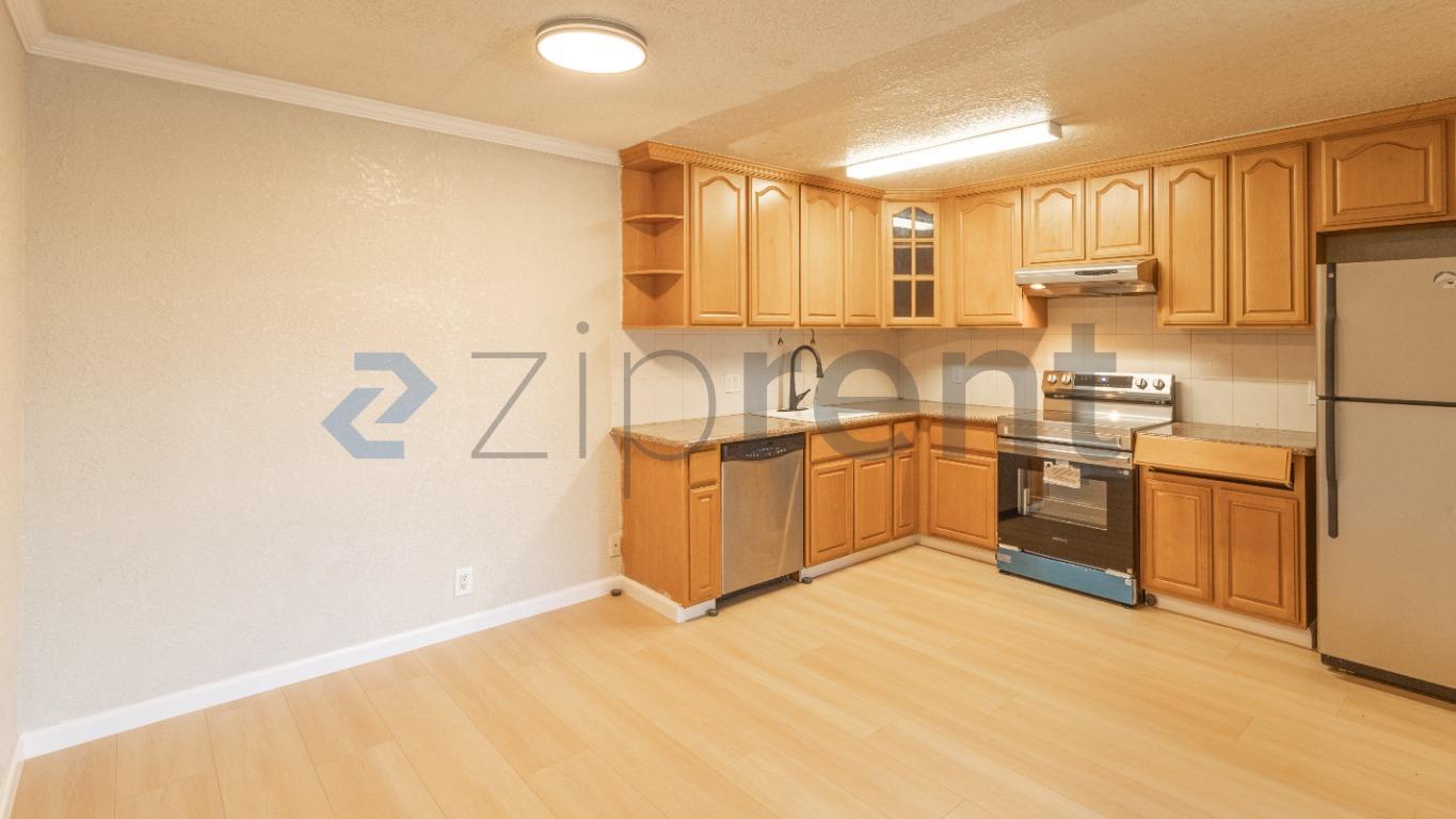 Building Photo - Unit 27