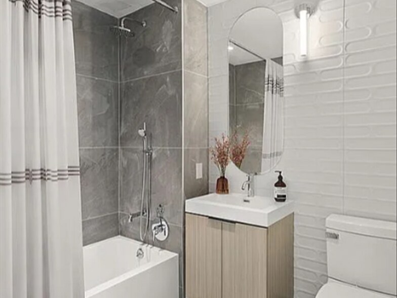 Building Photo - 5055 Broadway