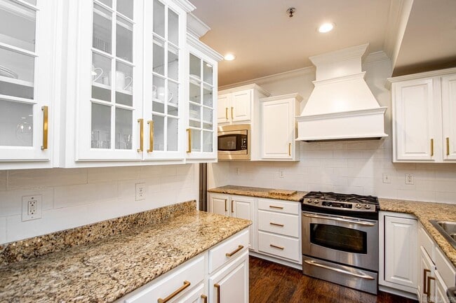 Building Photo - 601 Chenal Woods Dr