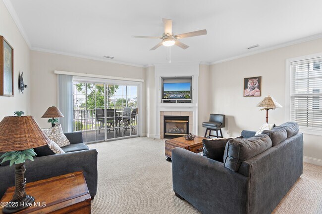 Building Photo - 2555 St James Dr SE