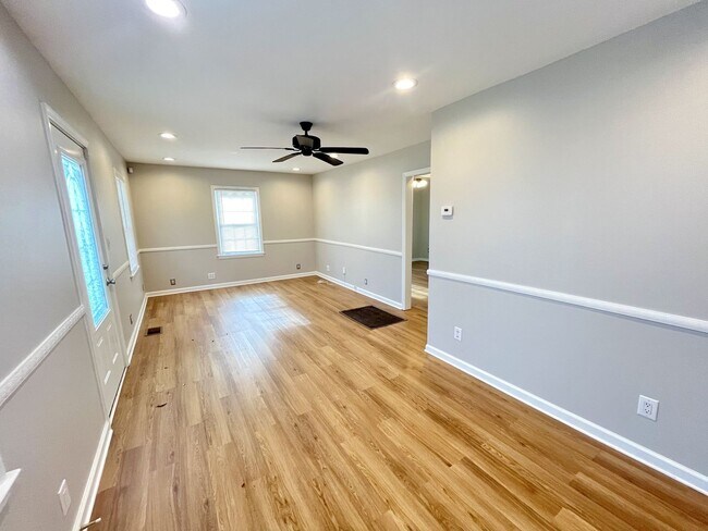 Building Photo - 907 Idlewild Dr
