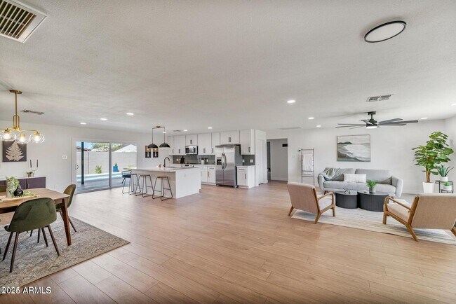 Building Photo - 4414 S Terrace Rd