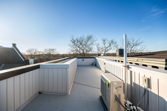 Building Photo - Fairmount/Brewery town gorgeous luxury apartment home, oversized rooms