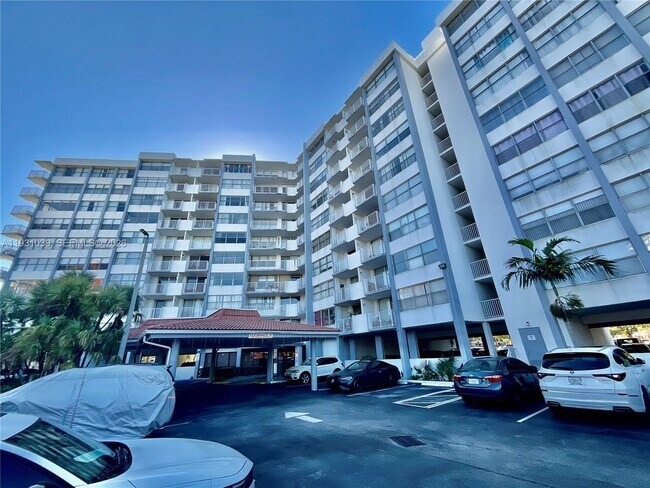 Building Photo - 1200 NE Miami Gardens Dr