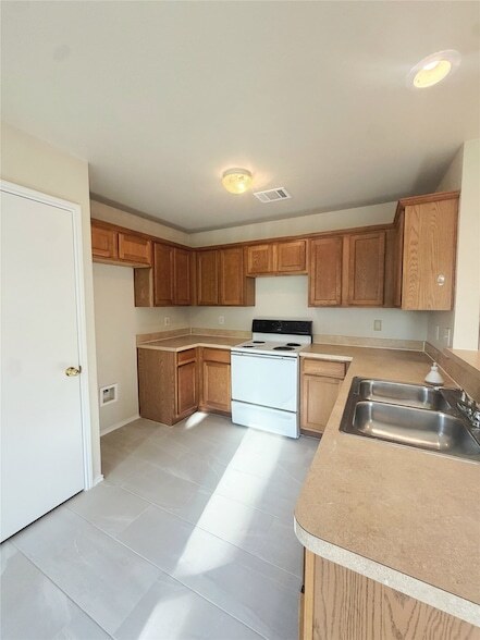 Building Photo - 715 Hallvale Dr