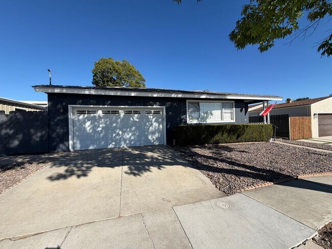 Building Photo - College View Estates Home - Spacious, Bright, and Beautiful Living