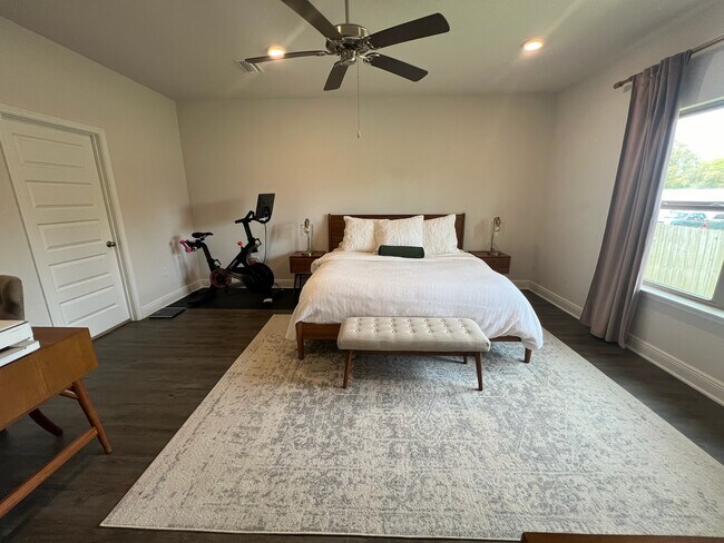 Building Photo - 8026 Burnside Lp