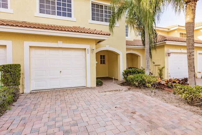 Building Photo - 853 Imperial Lake Rd