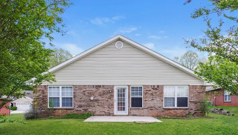 Building Photo - 116 NW Wittington Ln