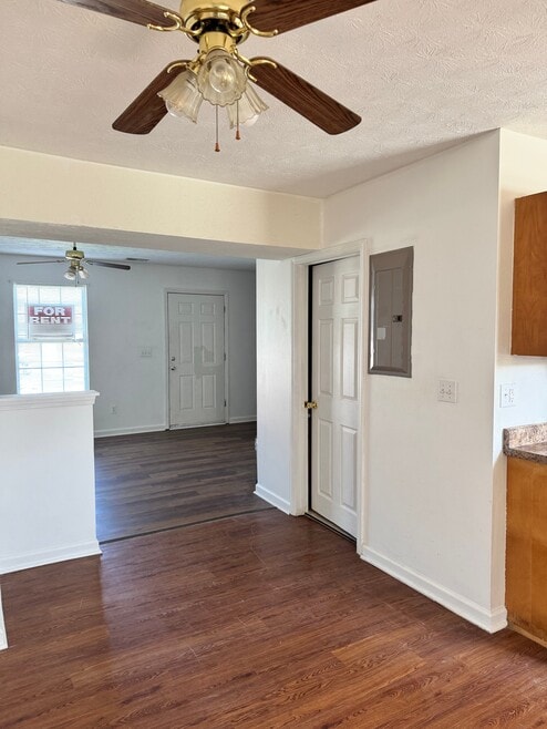 Building Photo - 910 Weeping Willow Dr