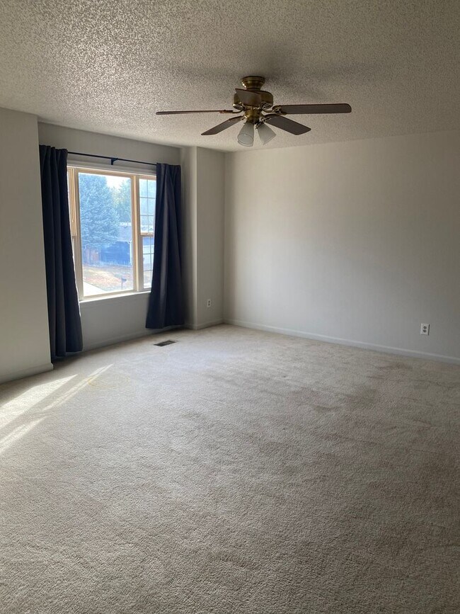 Building Photo - Awesome home on Hubbell for rent!