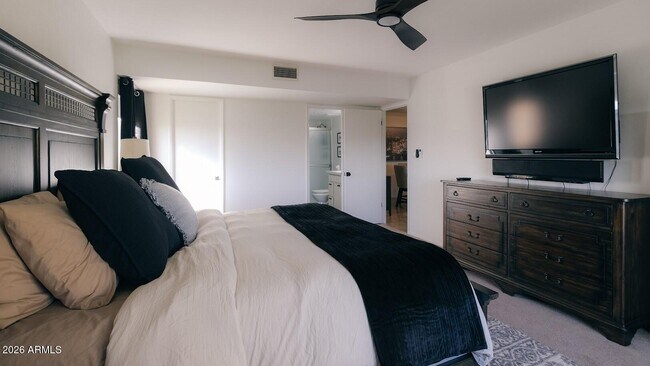 Building Photo - 7940 E Camelback Rd