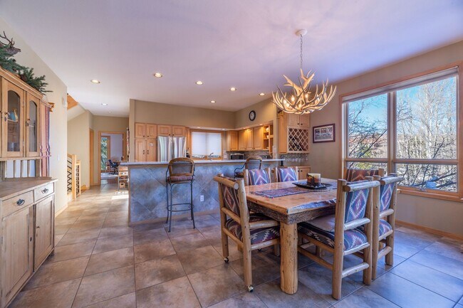 Building Photo - Attached garage! Beautiful views! Heart of...