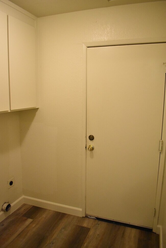 Building Photo - 247 Belford Pl
