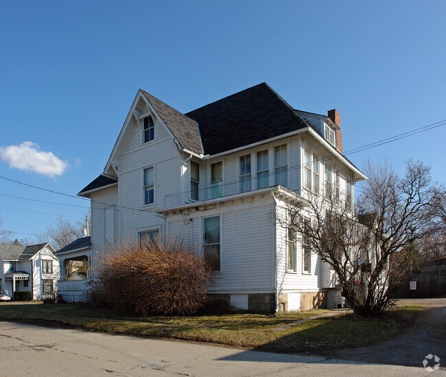 417 East Ave 417 East Ave Elyria OH 44035 Apartment Finder