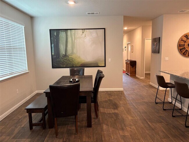 Building Photo - 505 Rainmaker Ln