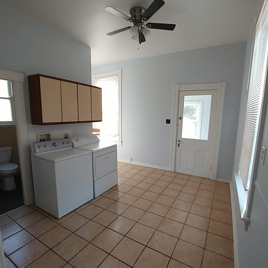 Building Photo - 559 E Epworth Ave