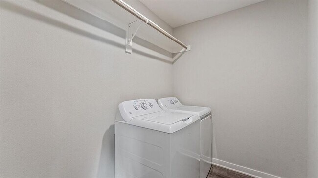 Building Photo - 6051 W Mecklin St