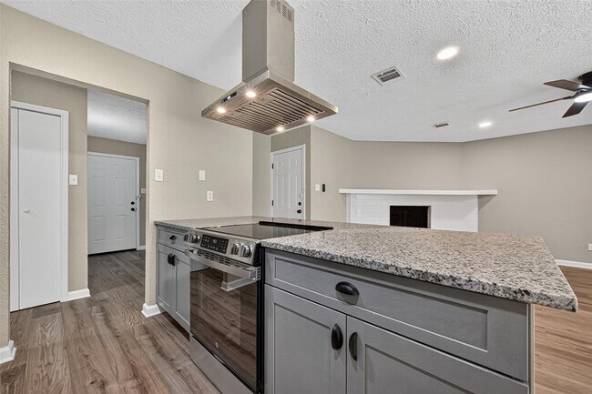 Building Photo - 17518 Autumn Hills Dr