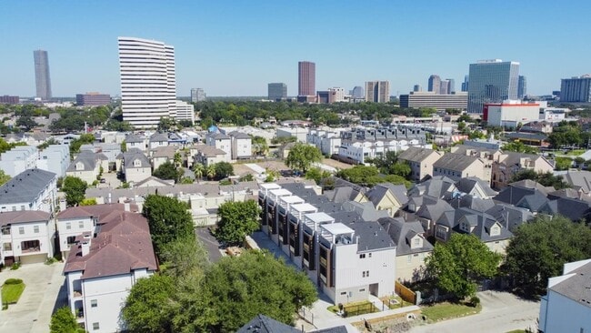 Building Photo - 5634 Dolores St