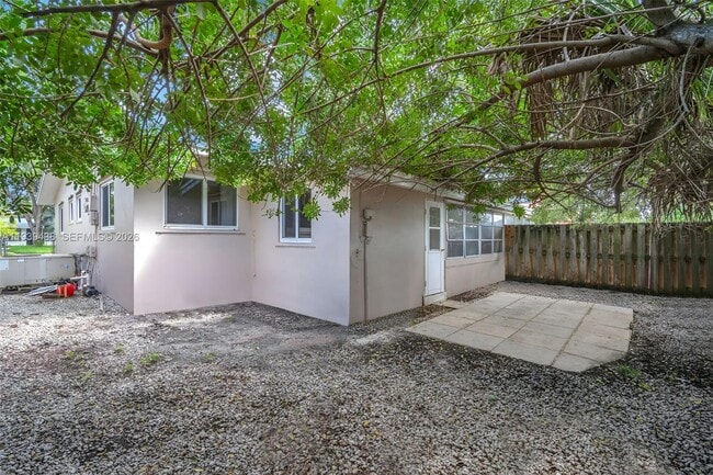 Building Photo - 5133 NE 18th Terrace